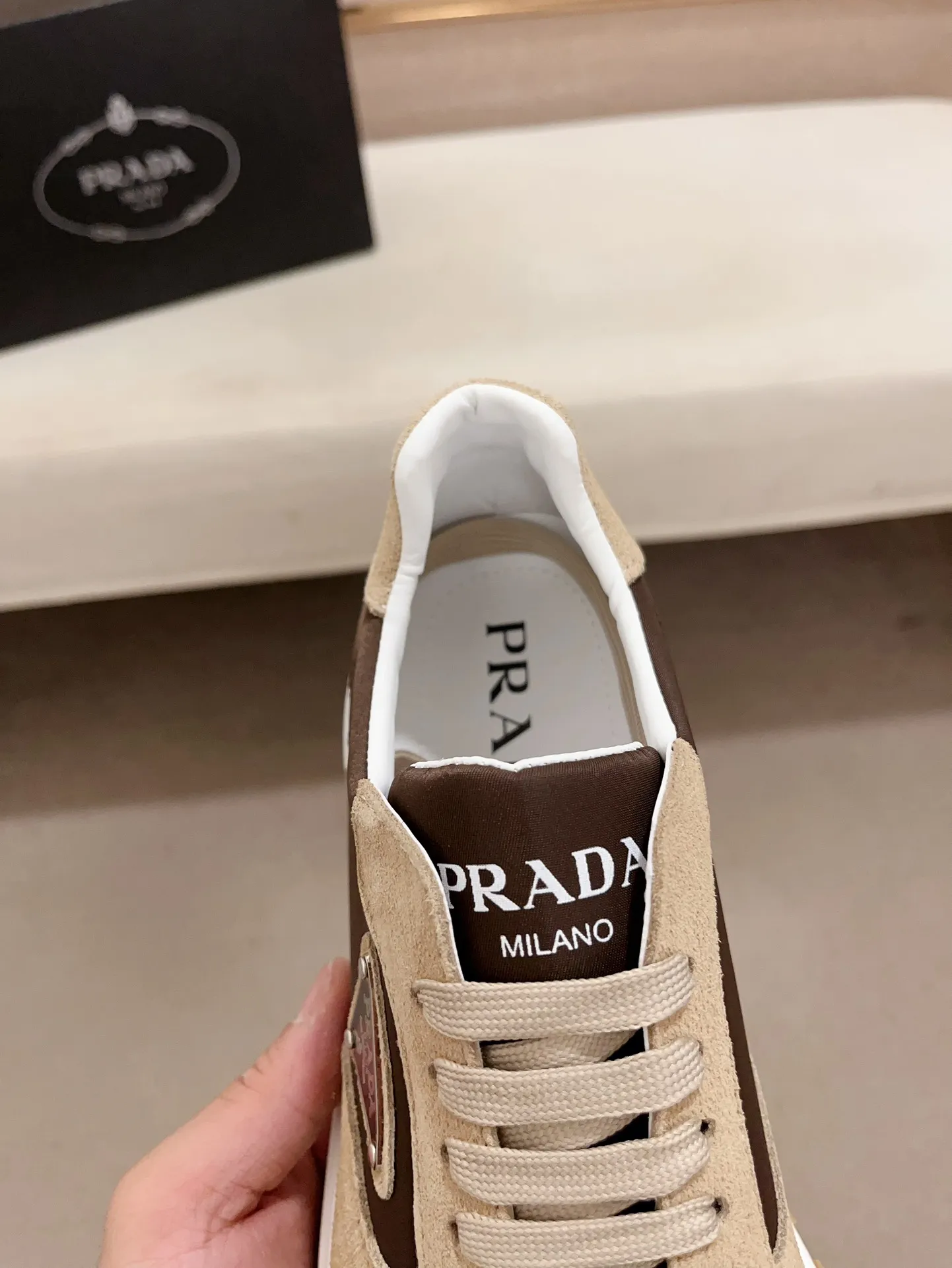 Men's shoes💰 540💰 ✔️✔️✔️Higher version High-quality new PRADA (Prada) counters are launched simultaneously. The new men's shoes and 😘fabric are made of selected first-layer cowhide ➕ breathable fabric technology. Lining: Full cowhide lining. 👍🏿 High-end ☄️ air-cushion molded anti-slip rubber outsole, exquisite lines, simple and elegant, comfortable and high-end for leisure travel. Code number: 38 to 44 (45 can be customized)